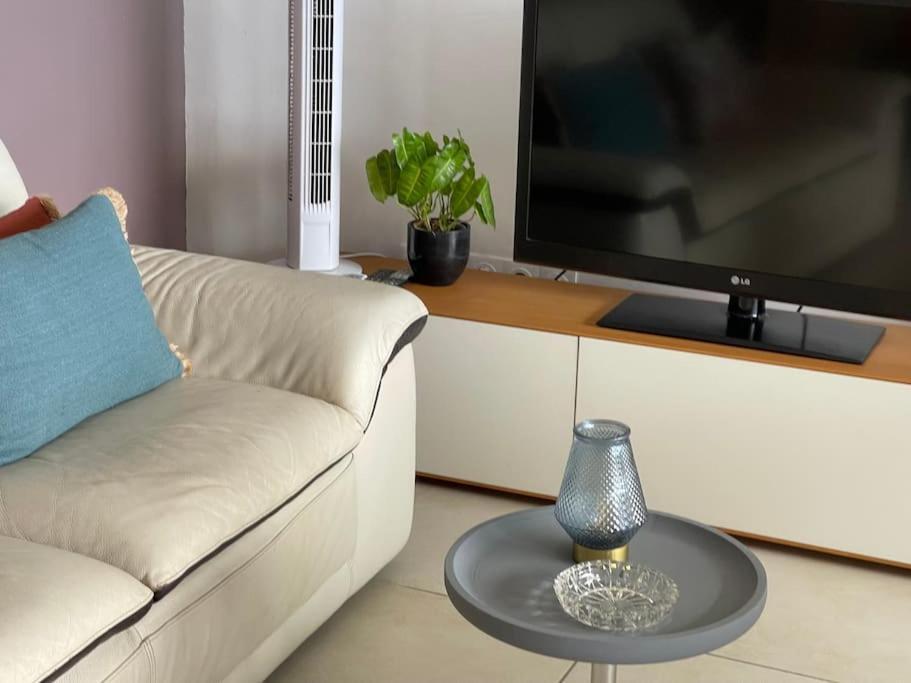 Le 136 Belle Vue Apartment เลอโกซิเยร์ ภายนอก รูปภาพ